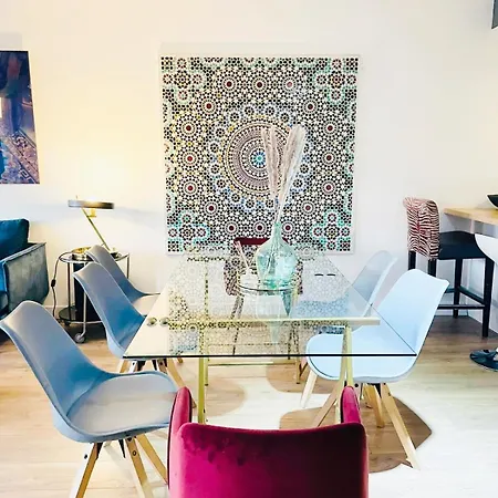 アパート Urban Two Bedroom In