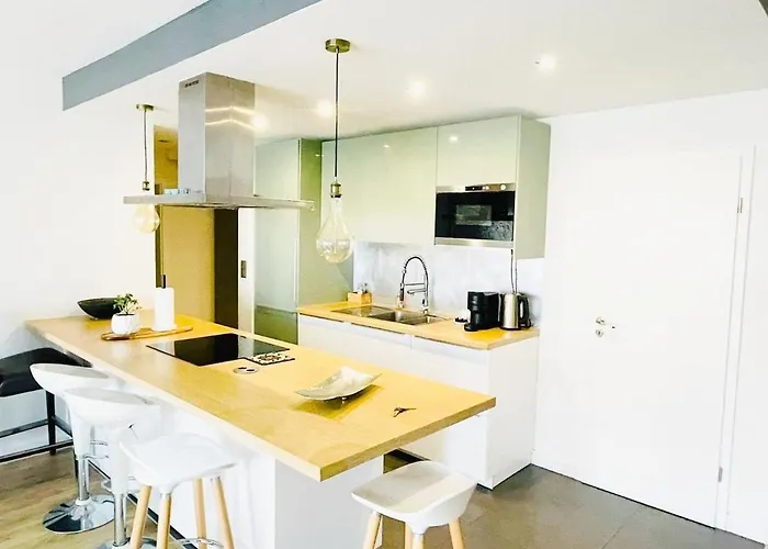 Urban Two Bedroom In Apartment