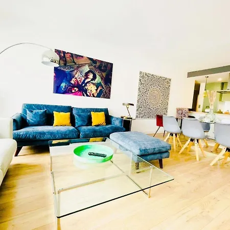 Urban Two Bedroom In Daire *