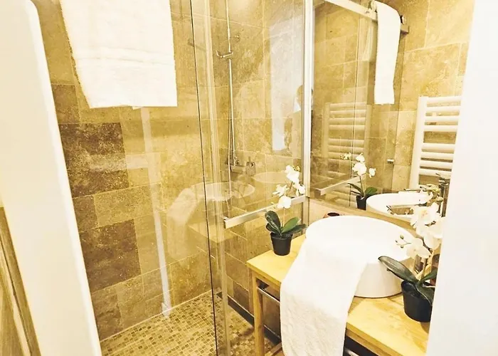 Urban Two Bedroom In Daire *